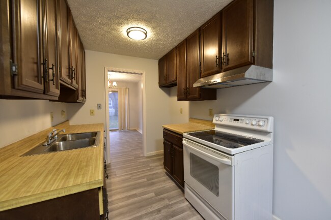 Building Photo - 4067 Forest Edge Dr