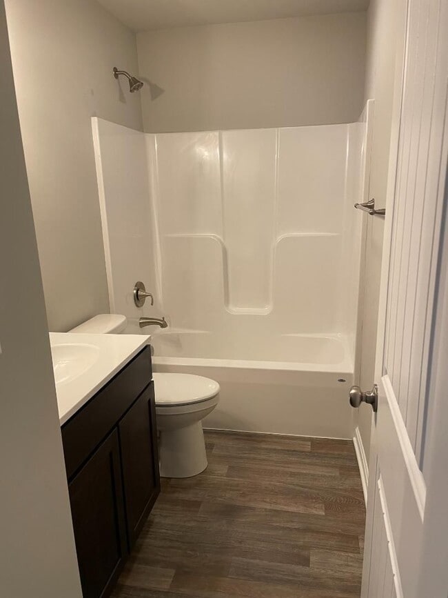 Foto del edificio - Modern Kitchen • Walk-In Closet • Private Primary Suite