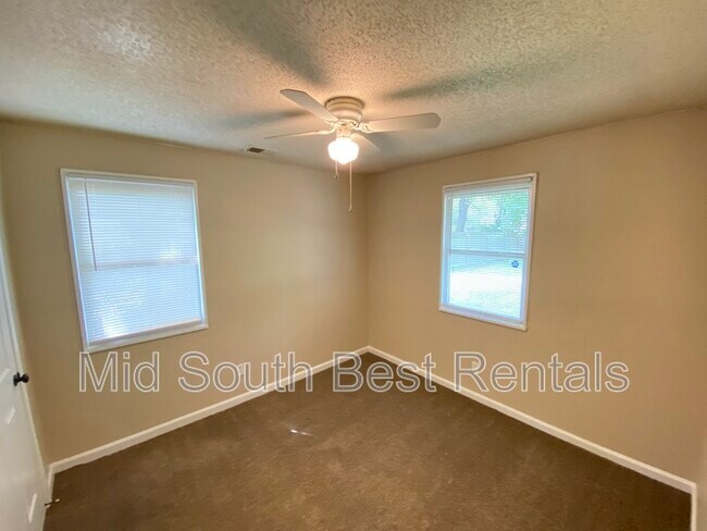 Building Photo - 2972 Brewer Ave