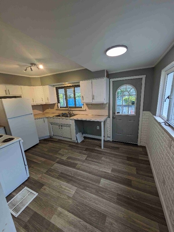 306 Friendship St, New Castle, PA 16101 Room for Rent in New Castle