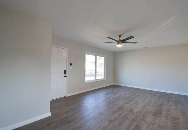 Building Photo - 1511 Paradise Ln