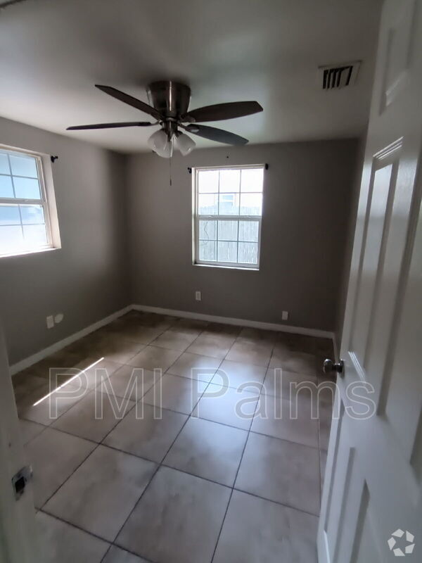 Building Photo - 2406 S 69th St