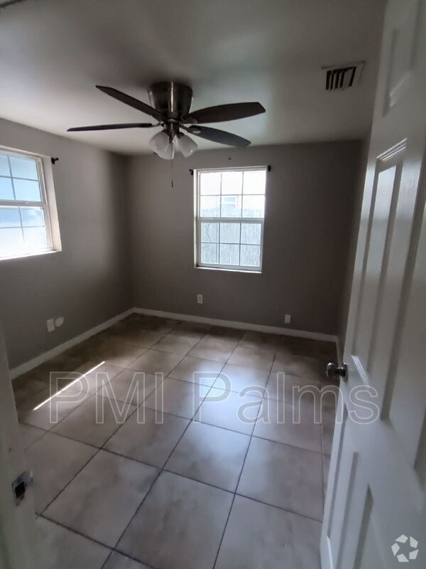 Building Photo - 2406 S 69th St