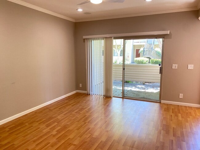 Building Photo - Remodeled 2 Bedroom 2 Bath Condo in Park-like Cedar Gables Community!