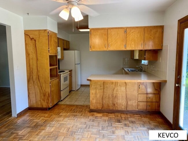 Building Photo - Wide Ranch Home in Campus West Near Foothills