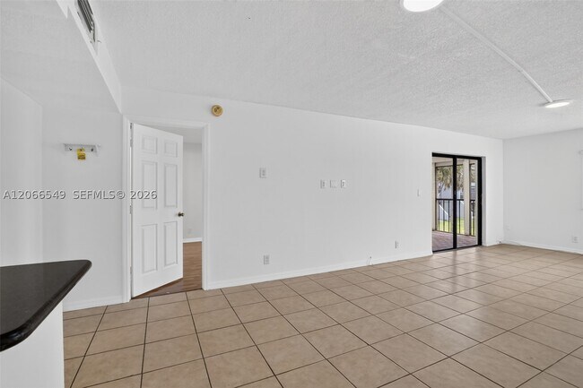 Foto del edificio - 220 Lakeview Dr
