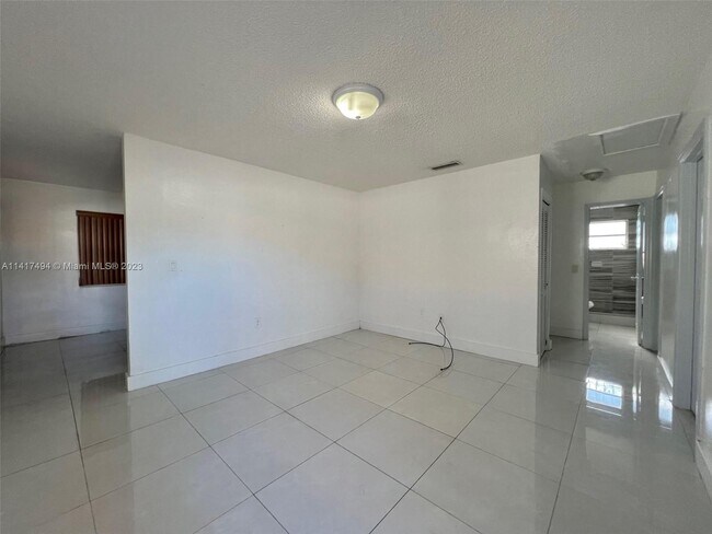 Foto del edificio - 2625 SW 33rd Ave
