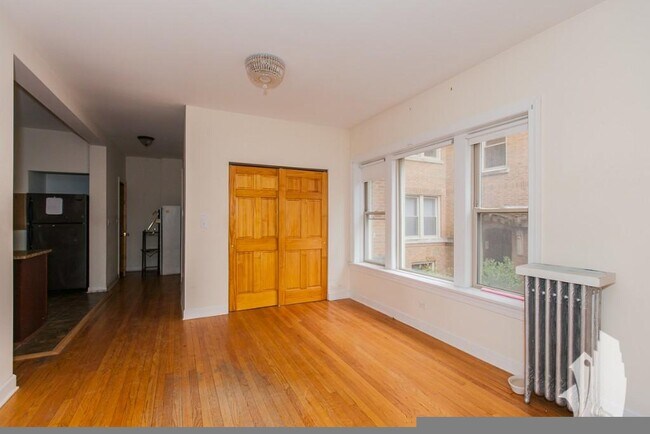 Building Photo - 4712 N Winchester Ave