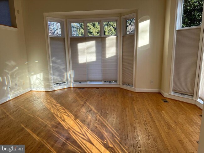 Building Photo - 5509 Thornbush Ct