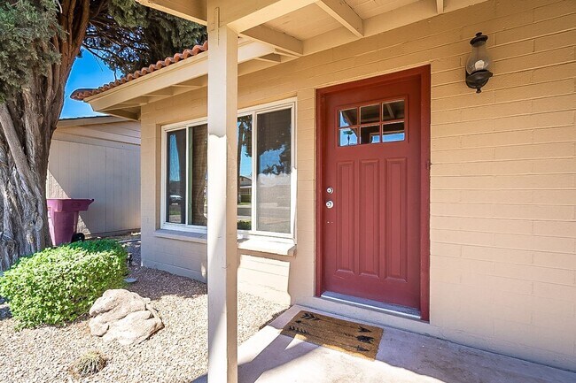 Foto del edificio - South Scottsdale with Views of Camelback!