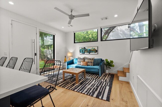 Foto del edificio - 2414 Forest Ave