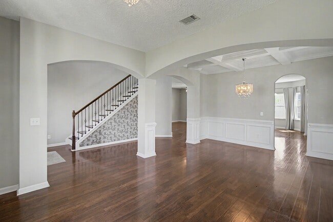 Building Photo - 976 Oak Crest Dr