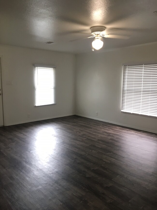 Foto del edificio - 4 bed, 2 bath house - available 7/10/2023
