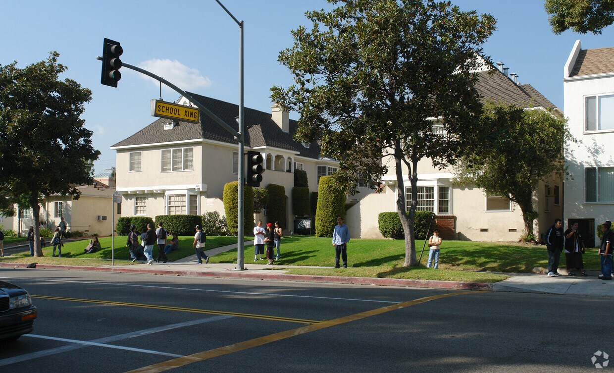 Primary Photo - 1447 E Broadway