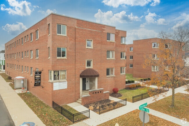 Building Photo - The Huntington