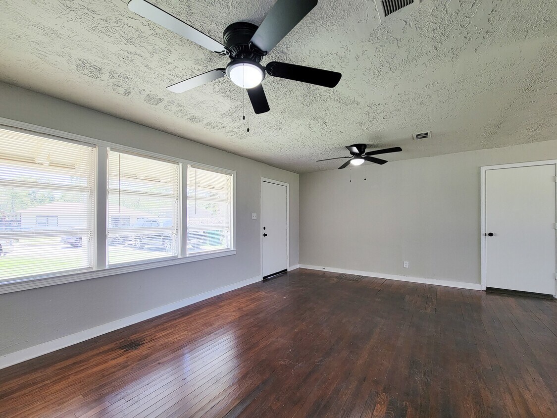 Foto del edificio - 5815 Southseas St