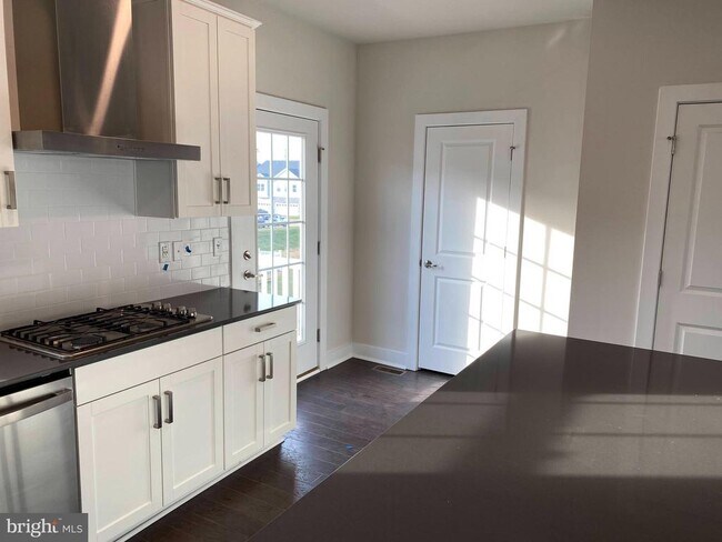 Foto del edificio - 232 Red Leaf Ln