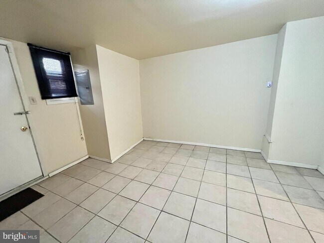 Foto del edificio - 441 Croyden Rd