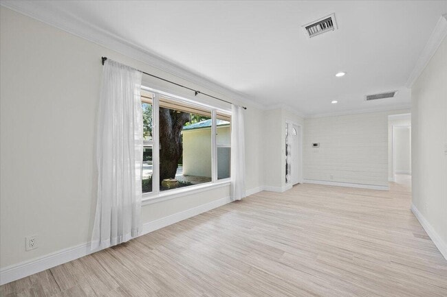 Building Photo - 12831 Shore Dr