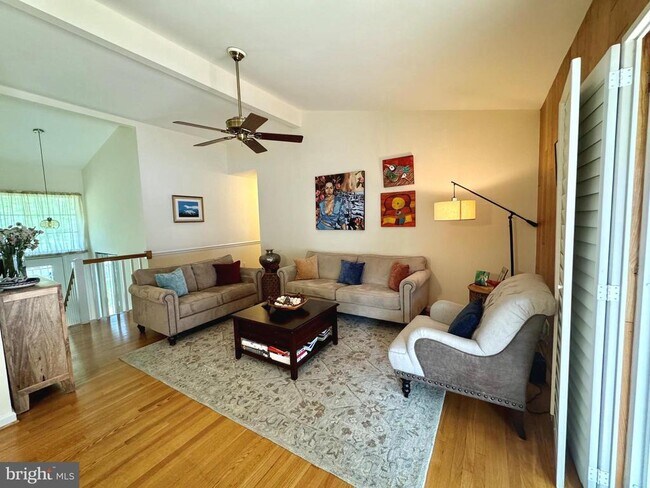 Building Photo - 14020 Bardot St