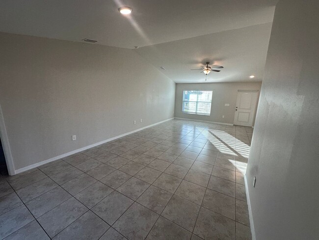 Building Photo - 4 Bedroom 2 bathroom NW Cape Coral Home- T...