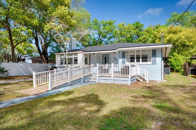 Foto del edificio - 719 S Shores Rd