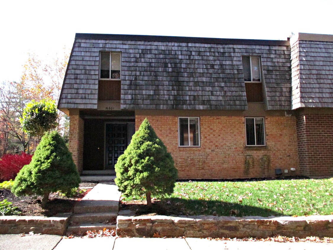 Foto principal - Enormous 5BR/3.5BA EOG Townhome in Gaither...