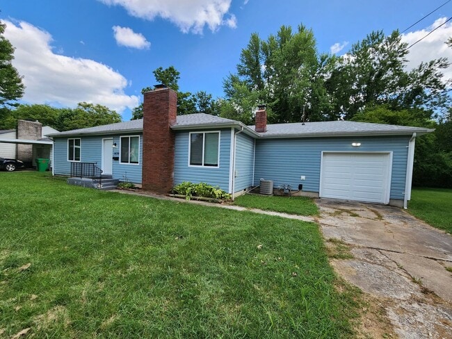 Building Photo - Spacious 3-Bedroom, 1-Bathroom Home AVAILABLE NOW!!
