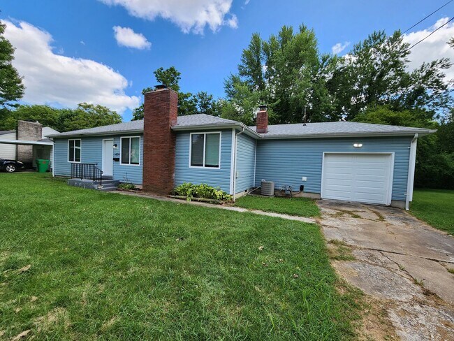 Foto del edificio - Spacious 3-Bedroom, 1-Bathroom Home AVAILABLE NOW!!