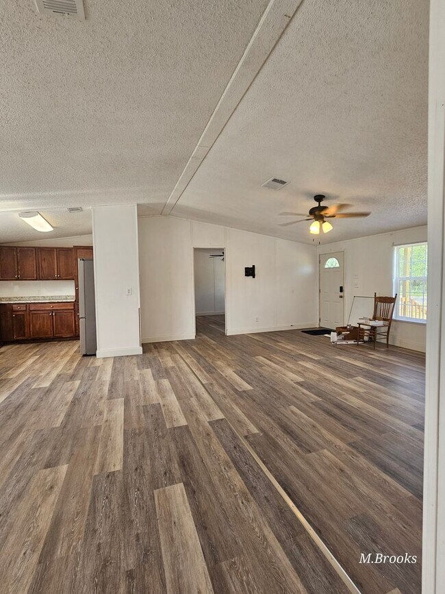 Building Photo - No carpet in this beautiful double wide home
