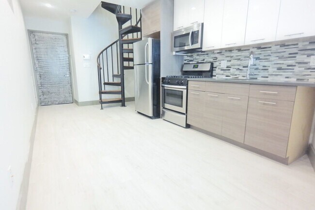 Building Photo - 1353 Myrtle Ave