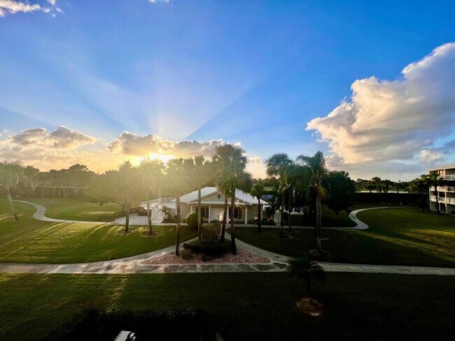 Foto del edificio - 2761 Village Blvd