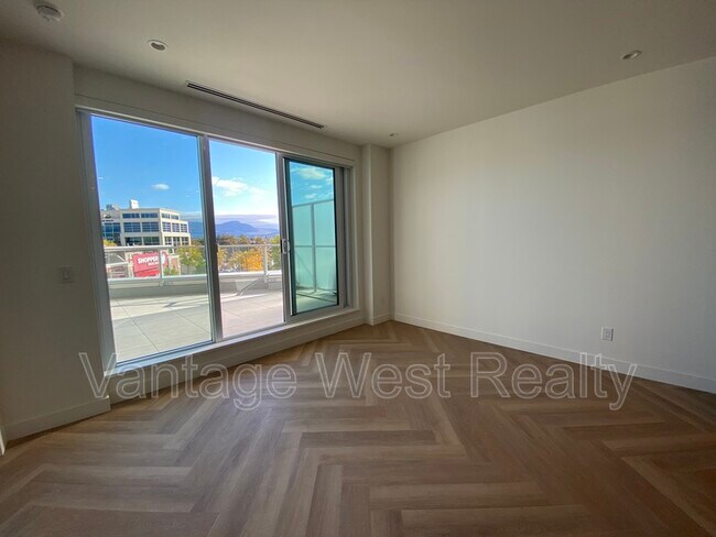 Photo du bâtiment - 3340-3340 Lakeshore Rd