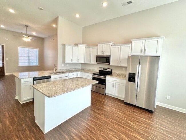 Building Photo - Now Leasing a 4-bedroom 3 bath home @ Nich...