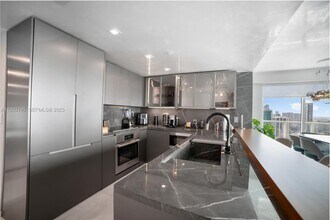 Building Photo - 1900 N Bayshore Dr