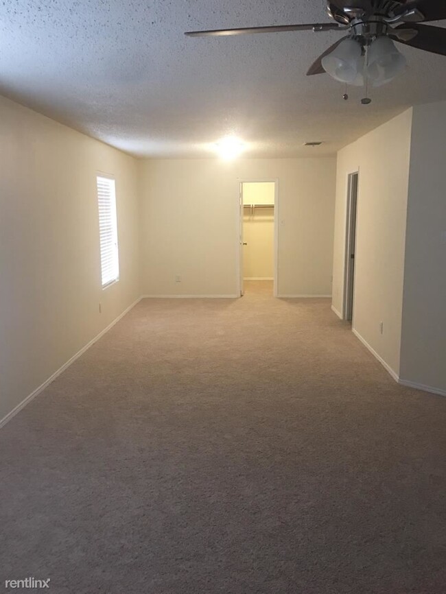 Building Photo - 4 br, 2.5 bath House - 2956 Volturno Dr