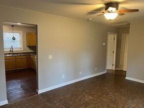 Building Photo - 1304 Ireland St