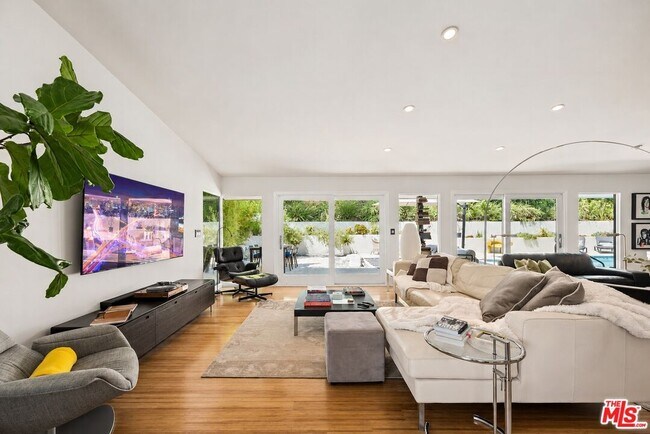 Foto del edificio - 8670 Allenwood Rd