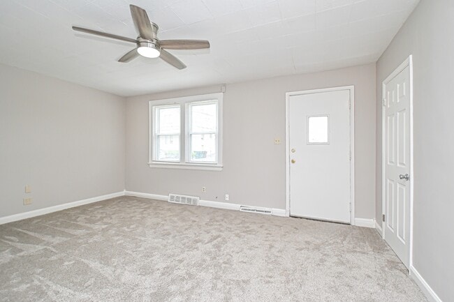 Building Photo - 4893 N Overlook Ave