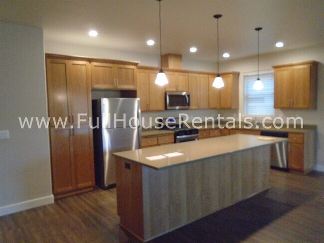 Building Photo - Newer Single Family Home. Lots of upgrades.