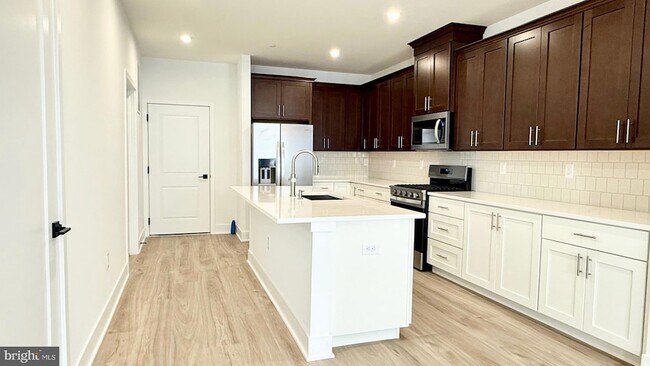 Foto del edificio - 18104 Donatello Dr