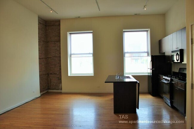Foto del edificio - 2401 W North Ave