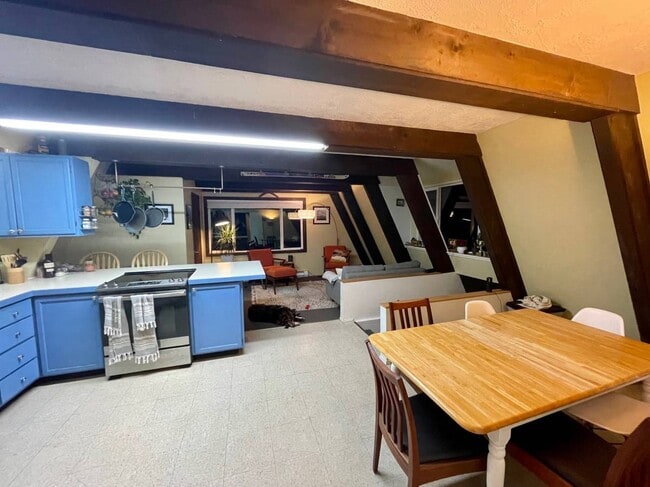 Building Photo - 4945 Gilliam Dr