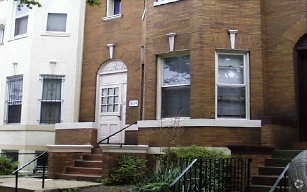 Building Photo - 1834 Calvert St NW