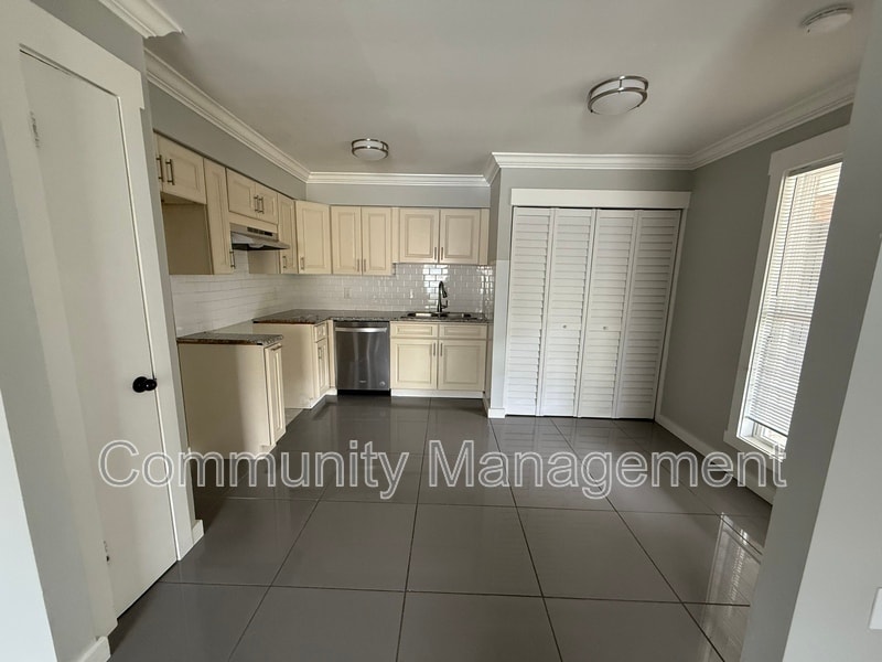 Photo - 12320 Warfield Ave