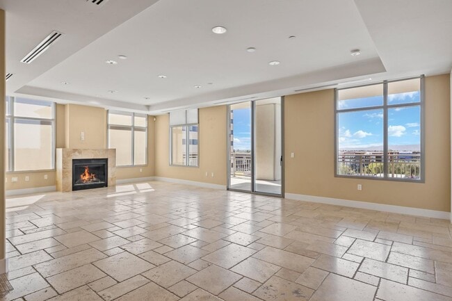 Building Photo - 2211 E Camelback Rd