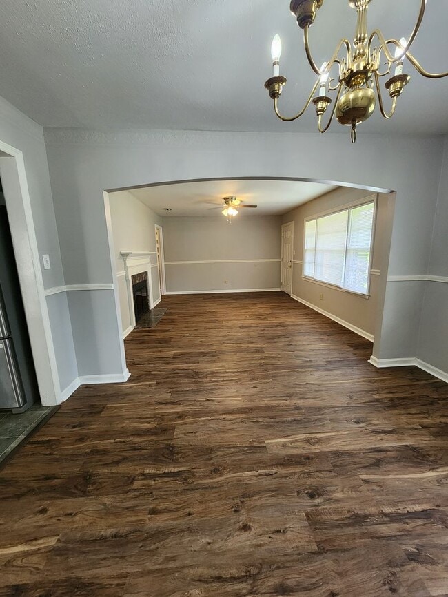Building Photo - 1213 McRee Dr