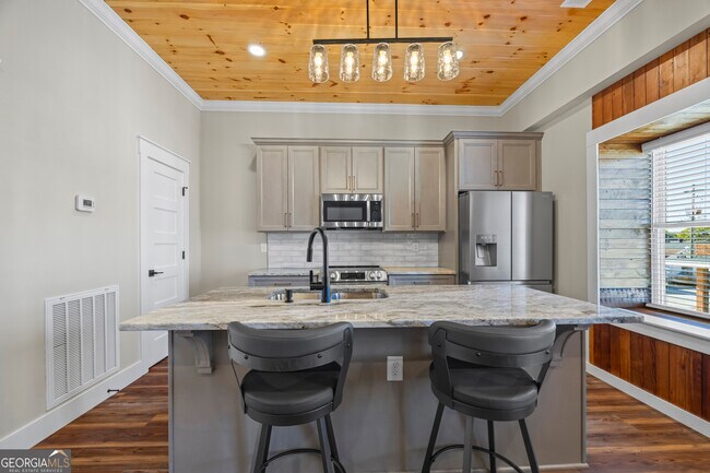 Building Photo - 958 Church St