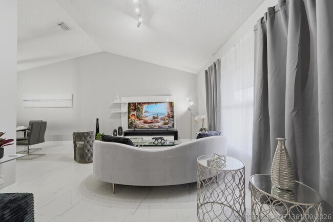 Foto del edificio - 301 Knotty Wood Ln