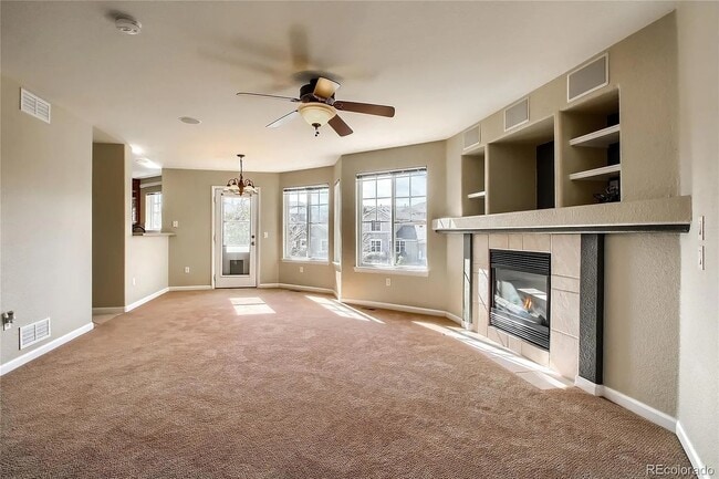 Building Photo - Stunning 3 bedroom townhome!